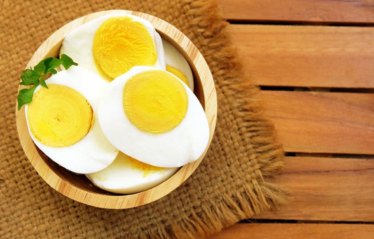 দৃষ্টিশক্তি : ডিমে প্রচুর পরিমাণে অ্যান্টি-অক্সিডেন্ট থাকে যা চোখ ভালো রাখতে সাহায্য করে।