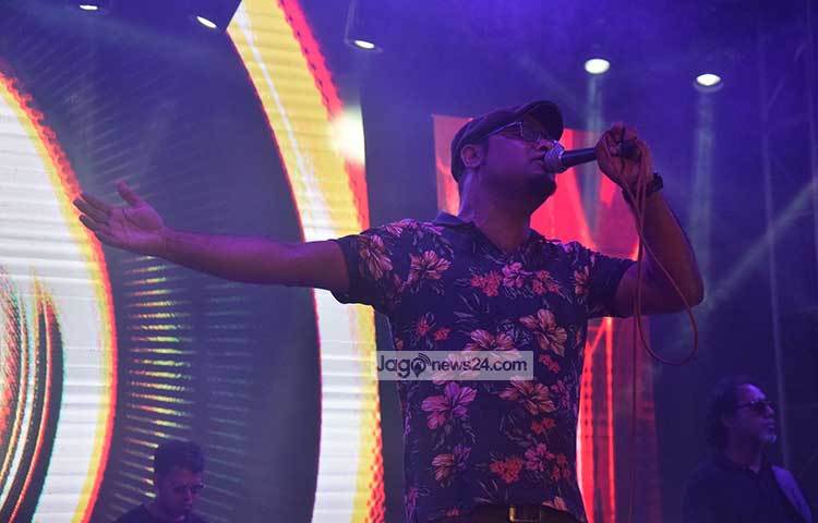 শফিক তুহিন গানে গানে শ্রোতা-দর্শকদের মন জয় করছেন। ছবি : মাহবুব আলম