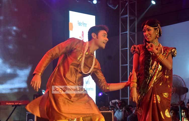 চলচ্চিত্র দিবসে নাচে-গানে দর্শক শ্রোতারা মুগ্ধ হয়ে যান। ছবি : মাহবুব আলম