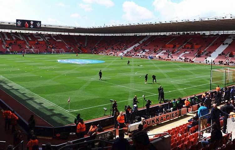 সেন্ট ম্যারিস (সাউদাম্পটন) : ২০০১ সালে সাউদাম্পটনে গড়ে ওঠে এই স্টেডিয়াম। ম্যানেজার স্টুয়ার্ট গ্রে প্রথম স্টেডিয়ামের ভিতর তার ‘ভৌতিক’ অভিজ্ঞতার কথা জানান। তারপর থেকেই লোকমুখে চাউর হতে থাকে নানা অশরীরী গল্প। শোনা গিয়েছে, এই স্টেডিয়ামের জায়গায় নাকি আগে কবরখানা ছিল। কর্তৃপক্ষের ধারণা, কবর ভেঙে ফেলায় অতৃপ্ত আত্মারা বদলা নিতেই স্টেডিয়ামের আশপাশে ঘুরে বেড়ায়।