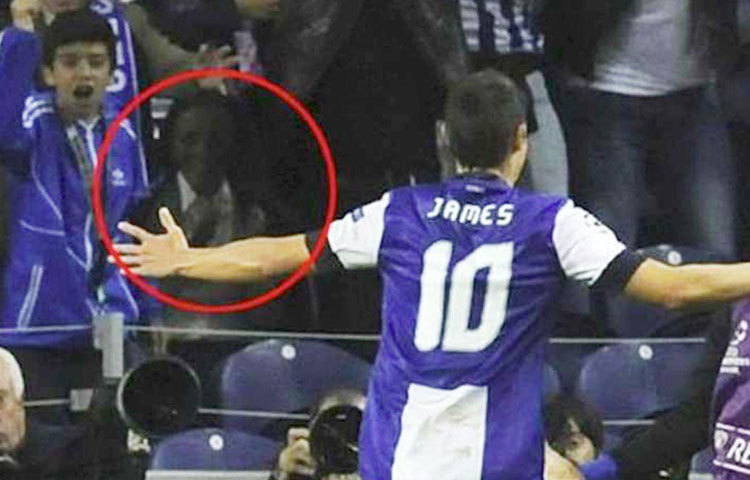 এস্তাদিও দো দ্র্যাগো : ২০১২ সালে পিএসজিকে হারিয়ে পোর্তো খেলোয়াড়েরা যখন উল্লাসে ব্যস্ত, স্টেডিয়ামের দর্শকাসনে ক্যামেরাবন্দি হয় এক আবছায়া বয়স্ক লোকের ছবি। দর্শকদের দাবি, সেই মূর্তি নাকি একবার দেখা দিয়েই মিলিয়ে গিয়েছিল। তারপর নানা সময়ে নাকি স্টেডিয়ামে অশরীরীদের দেখা পেয়েছেন দর্শকেরা। সেই থেকেই ওই স্টেডিয়ামটিকে ‘হন্টেড’ বলে দাবি করে আসছেন স্থানীয়েরা।