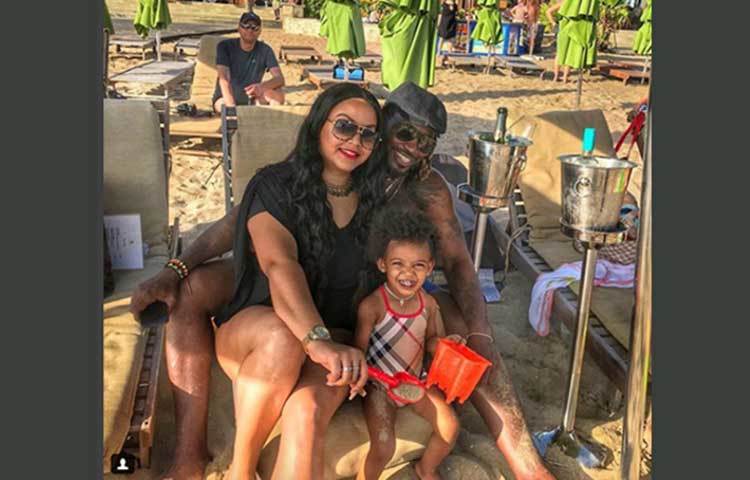 রিলাক্স মুডে আছেন তারা।