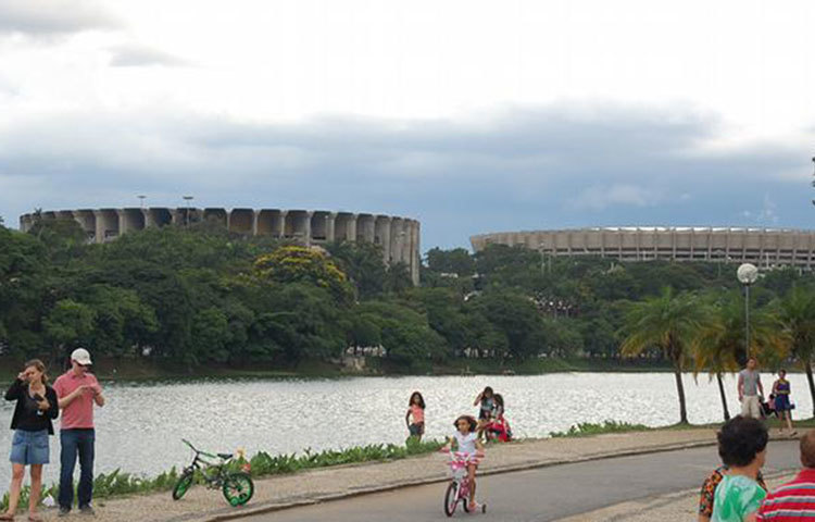 নিয়মিত হাঁটাচলা করুন : ‘হাঁটা-চলার কোনো বিকল্প নেই’-এ কথা কম-বেশি আমরা সকলেই জানি। অতিরিক্ত ওজনের কারণে পেটে চাপ পড়ে এবং হাঁটাচলা না করায় মলত্যাগ করার পথে বাঁধা সৃষ্টি হয়। তাছাড়া পেটে খাবার জমে থাকা মানেই অস্বস্তি বোধ এবং সে কারণে ওজন কমানো বা ওজন ঠিক রাখাও সম্ভব হয় না।