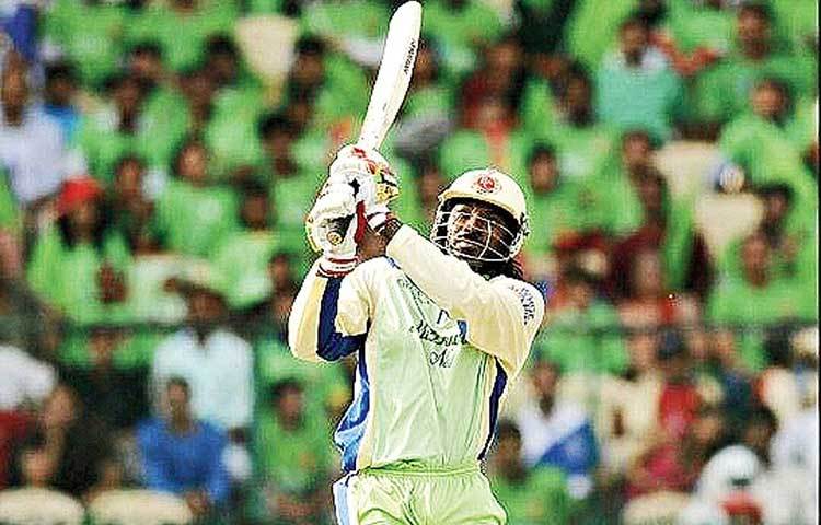 গেল পাঞ্চ : কত ভাল বলও ক্রিজে দাঁড়িয়ে এভাবে অবলীলায় উড়িয়ে দেন ক্রিস গেল। পরিচিত ভঙ্গি। লং অনের উপর দিয়ে গ্যালারিতে। অথবা মাঠের বাইরে!