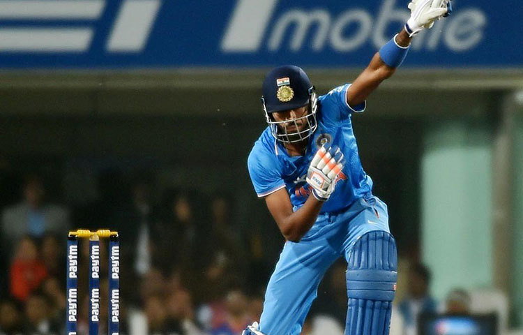 হার্দিক পাণ্ডে : বরোদার এই ২৫ বছরের অলরাউন্ডার মুম্বাই তো বটেই ভারতের জাতীয় দলেরও বড় ভরসা। গত বছর ব্যাট হাতে ১৫৬ এবং বল হাতে ২৬ স্ট্রাইক রেট মুম্বাইকে অনেক ম্যাচ জেতাতে সাহায্য করেছিল।