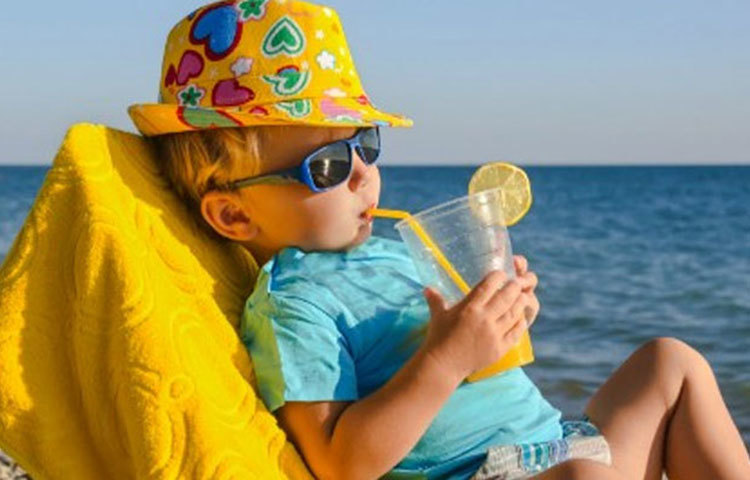 মাথা ঘোরা এবং বমি হওয়া হিট স্ট্রোকের অন্যতম লক্ষণ।