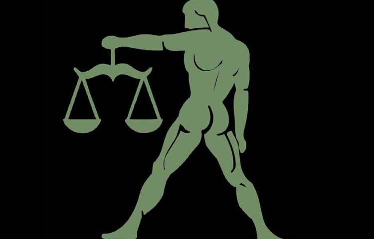 তুলা : চিত্রা, স্বাতী ও বিশাখা নক্ষত্রে এই রাশির জাতকের জন্ম হয়। কর্মক্ষেত্রে সহকর্মীদের সহযোগিতায় উন্নতির যোগ রয়েছে। একাধিক আয়ের সুযোগ রয়েছে। প্রেমের ক্ষেত্রে বাধা রয়েছে।