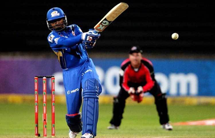 হরভজন সিংহ : টানা ১০ বছর আইপিএলে মুম্বাই ইন্ডিয়ান্সের হয়ে মাঠে নামতে দেখা গিয়েছিল তাকে। যদিও এ বার দল পাল্টেছেন তিনি। এবছর চেন্নাই সুপার কিংসের জার্সি গায়ে মাঠে নামতে দেখা যাবে তাকে।