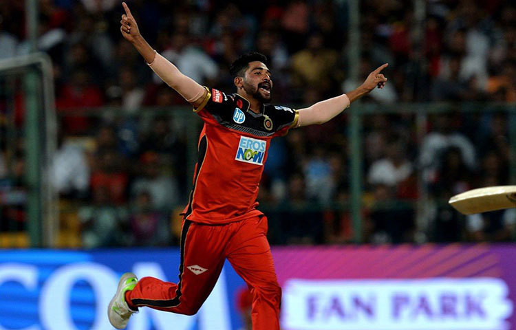 মহম্মদ সিরাজ : গতি দিয়ে তরুণ এই ফাস্ট বোলার সবাইকে চমকে দিয়েছেন। আজকের ম্যাচে তিনি মোটামুটি নিশ্চিত।