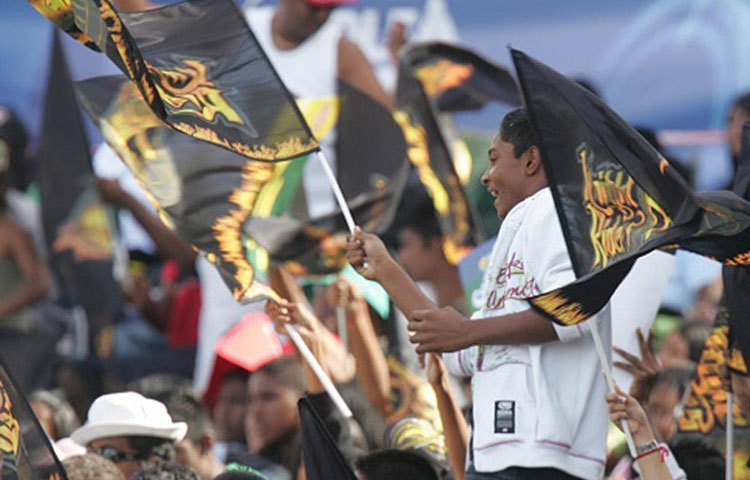 কলকাতা নাইট রাইডার্স : ব্যাটিং শক্তির দেক থেকে সবচেয়ে পিছিয়ে থাকা দল অবশ্যই নাইট রাইডার্স। গম্ভীর, মণীশ পান্ডেদের অনুপস্থিতিতে দায়িত্ব নিতে হবে রবিন উথাপ্পা, দীনেশ কার্তিক নবাগত শুভমন গিলদের। বিদেশিদের মধ্যে ক্রিস লিন বা আন্দ্রে রাসেল থাকলেও তাদের কতটা ফিট অবস্থায় পাওয়া যাবে সেটা বড় প্রশ্ন।