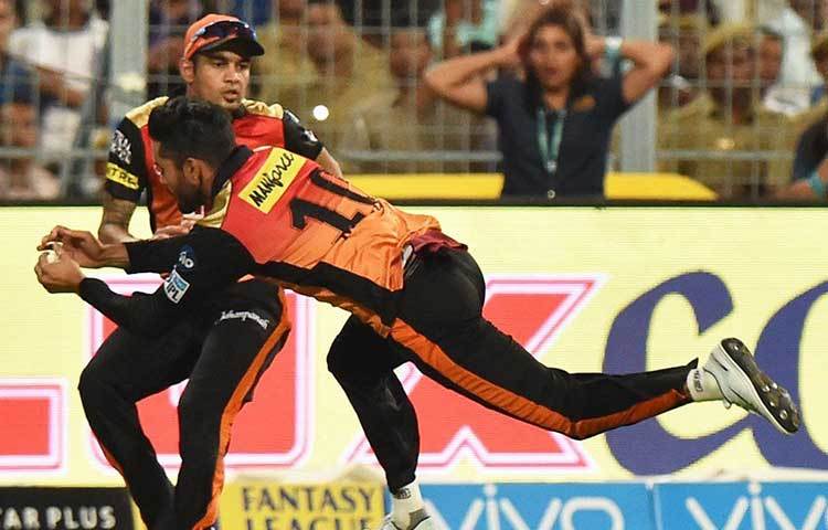 সানরাইজার্সের ক্যাচিং : ইডেনে সানরাইজার্স যে অসাধারণ ফিল্ডিং করেছে, তা বলা না গেলেও ম্যাচের ভাগ্য গড়ে দেয় তিনটি অসাধারণ ক্যাচ। এর মধ্যে মণীশ পাণ্ডের নেওয়া রাসেল এবং নীতীশ রাণার ক্যাচ দু’টি ছিল টুর্নামেন্টের অন্যতম সেরা। শাকিবের নেওয়া লিনের ক্যাচটিও দুর্দান্ত।