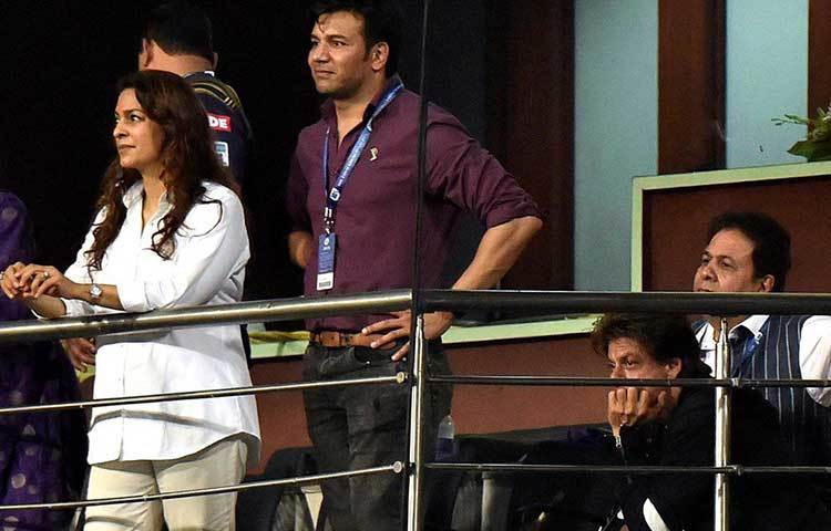 ফ্র্যাঞ্চাইজির তিন মালিক, শাহরুখ খান, জেয় মেহতা এবং জুহি চাওলা।