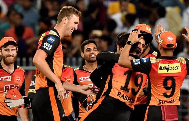 সানরাইজার্সের অসাধারণ বোলিং : এ বারের আইপিএলে সবচেয়ে ভাল বোলিং আক্রমণ হায়দরাবাদেরই। ভুবি-স্ট্যানলেকের পেস, সঙ্গে রশিদ খান-শাকিবের স্পিন। বোলিংয়ে এত বৈচিত্র কোনও দলের নেই। শনিবারের ইডেনে সেই বোলিংকে খেলতেই পারেনি নাইটরা।