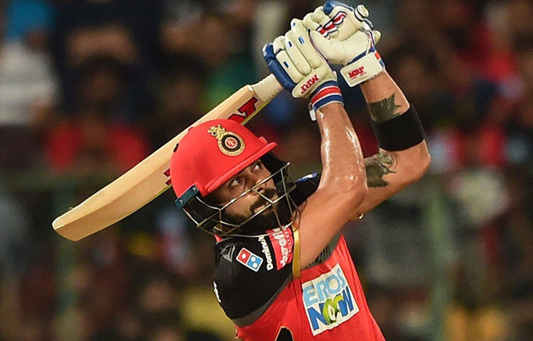 বিরাট কোহালি : দু’একটি ইনিংস বাদে এখনও সেই পুরনো কোহালিকে দেখা যায়নি। আজ দলকে প্লে অফের দৌড়ে রাখতে হলে বড় ইনিংস লাগবে অধিনায়কের।