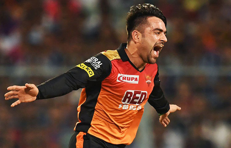 রশিদ খান : হায়দ্রাবাদের এই আফগান বোলারটি সম্পর্কে নতুন করে কিছু বলার নেই। শুধুই চমক আর চমক। বল-ব্যাট-ফিল্ডিং- সব কিছুতেই চূড়ান্ত সফল।