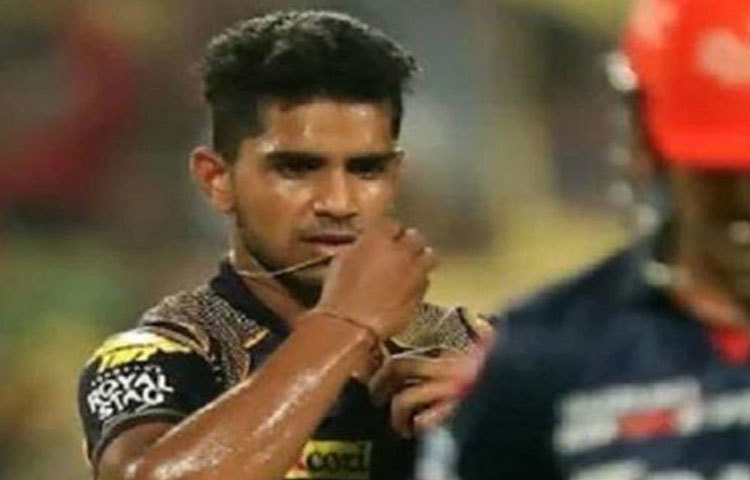 ধ্বংসাত্মক শেষ ওভার। ১৯ ওভারের শেষে দিল্লির রান ছিল ১৯০ রান। তখনও যেন কিছুটা আশা ছিল নাইটদের। কিন্তু শেষ ওভারে শিবম মাভি দেন ২৯ রান। ম্যাচ শেষ হয়ে যায় ওখানেই।