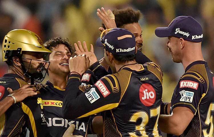 হায়দরাবাদ বনাম কলকাতা : শনিবার বিকেলের এই ম্যাচ নাইট রাইডার্সের কাছে অত্যন্ত গুরুত্বপূর্ণ। জিতলে সরাসরি প্লেঅফ। হারলে যাবতীয় নজর থাকবে নেট রানরেটের উপর। তবে নেট রান রেট অনেক কম থাকায় সে ক্ষেত্রে নাইটদের ছিটকে যাওয়ার সম্ভাবনাই বেশি।