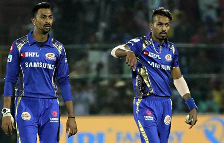 হার্দিক পান্ড্য : এক জন অন্যতম সেরা ফিল্ডার হিসেবে সব সময়েই শিরোনামে থাকেন হার্দিক। এবারের আইপিএলেও নিজের সুনাম বজায় রাখতে পেরেছেন তিনি। অসাধারণ এক ক্যাচে গেøন ম্যাক্সওয়েলকে ফেরত পাঠান হার্দিক।