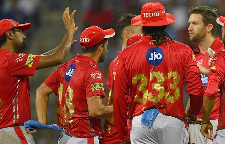 চেন্নাই বনাম পাঞ্জাব : রবিবার রাতে চেন্নাইয়ের ঘরের মাঠে প্লেঅফের লড়াইয়ে নামছে পাঞ্জাব। পাঞ্জাবের সুবিধা একটাই, এটা শেষ লিগ ম্যাচ হওয়ায় প্লেঅফে যেতে ঠিক কী প্রয়োজন তা জেনে মাঠে নামতে পারবে।