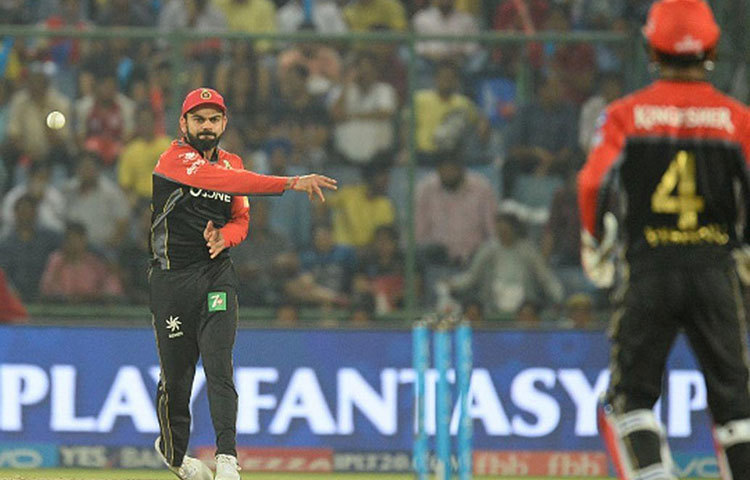 রয়্যাল চ্যালেঞ্জার্স ব্যাঙ্গালুরে : টুর্নামেন্টের একেবারে প্রথম থেকেই বিধ্বংসী ব্যাটিং লাইন আপ তৈরি করেছে আরসিবি। এ বারেও তার ব্যতিক্রম হয়নি। দলে রয়েছেন বিরাট কোহালি, এবি ডেভিলিয়ার্স, কুইন্টন ডি’কক, ব্রেন্ডন ম্যাকালাম, কলিন ডি গ্র্যান্ডহোমরা। এ বার টুর্নামেন্ট জেতার অন্যতম দাবিদারও তারা।