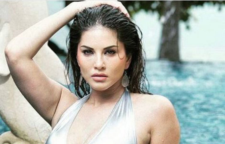 বলিউডে ক্যারিয়ারের শুরুতে আইটেম ডান্স পিছু ২৫ লাখ নিতেন সানি লিওন। এখন নেন ৩ কোটি।