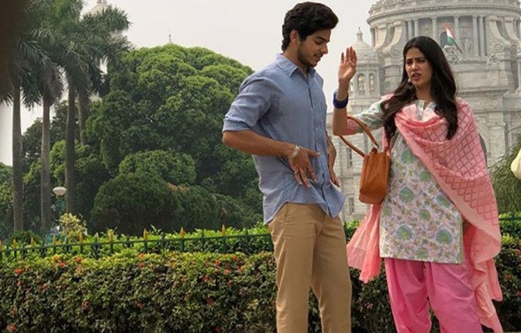 ছবির শুটিং হয়েছে দেশের বিভিন্ন শহরে। জাহ্নবী, কর্ণ জোহর এবং পরিচালক শুটিংয়ের বেশ কিছু ছবি শেয়ার করেছেন ইনস্টাগ্রামে।