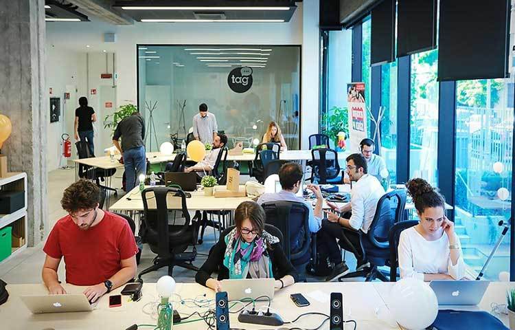 আপনি যে পরিবেশে কাজ করছেন, সেটি আপনার কাজের ভবিষ্যৎ ঠিক করবে। কারণ আপনার মানসিকতার অনুকূল পরিবেশ পাওয়াটা আপনার শান্তিতে কাজ করার জন্য উপযোগী।