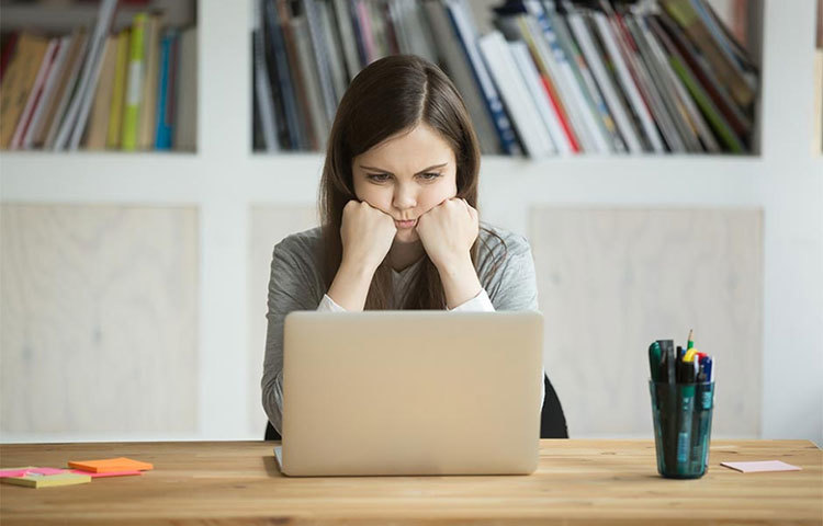 যদি দেখেন, দিনের পর দিন একই ধরনের কাজ আপনাকে করতে হচ্ছে, তার ফলে আপনার মধ্যে একধরনের একঘেয়েমি জন্ম নিতে পারেন। তাহলে সেই জীবীকা আপনার জন্য নয়।