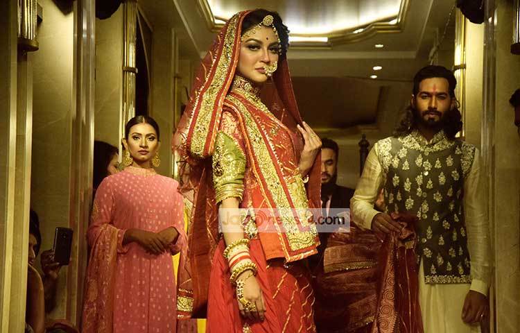 জয়ার এ ফ্যাশন শো অতিথি হয়ে উপভোগ করেছেন বাংলাদেশে নিযুক্ত ভারতের নতুন হাইকমিশনার হর্ষবর্ধন শ্রিংলা। ছবি : মাহবুব আলম