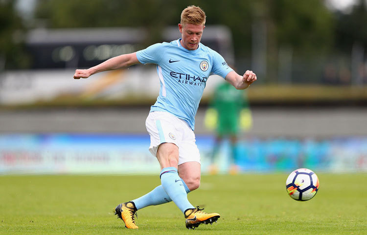 কেভিন ডি ব্রুইন একজন বেলজিয়ান পেশাদার ফুটবলার। তিনি বেলজিয়াম জাতীয় ফুটবল দল এবং ম্যানচেস্টার সিটি ফুটবল ক্লাবের এটাকিং মিডফিল্ডার। সে বর্তমান সময়ের অন্যতম সেরা প্লে-মেকার। কেভিন ডি ব্রুইন একজন বেলজিয়ান পেশাদার ফুটবলার। তিনি বেলজিয়াম জাতীয় ফুটবল দল এবং ম্যানচেস্টার সিটি ফুটবল ক্লাবের এটাকিং মিডফিল্ডার। তিনি বর্তমান সময়ের অন্যতম সেরা প্লে-মেকার। তিনি ১৯৯১ সালের ২৮ জুন জন্মগ্রহণ করেন।