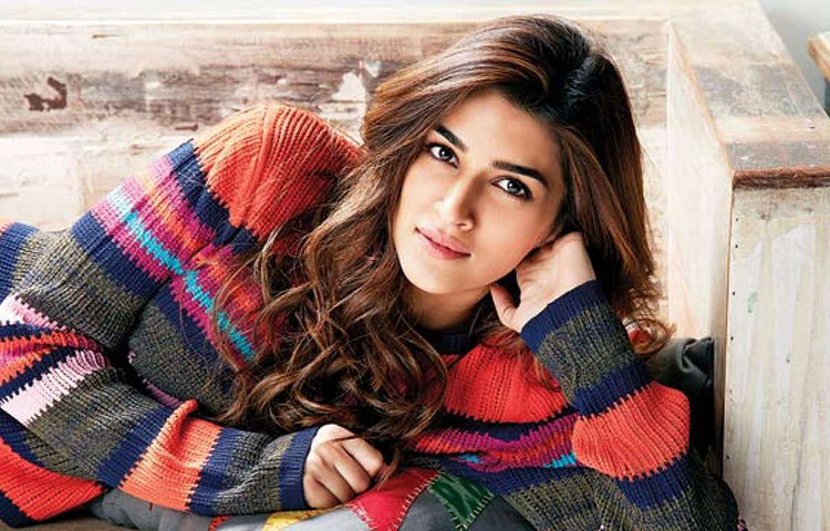 সেরা পারফরমার (বরেলি কি বরফি) পেয়েছেন কৃতি শ্যানন।