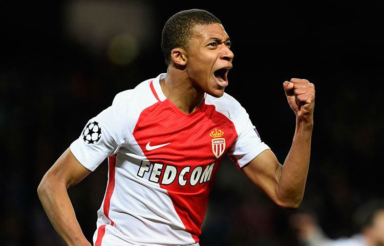 কিলিয়ান সানমি এমবাপে লত্তিন হলেন একজন ফরাসি পেশাদার ফুটবল খেলোয়ার। তিনি স্ট্রাইকার হিসেবে মোনাকো থেকে ধারে প্যারিস সেন্ট জার্মেই এবং ফ্রান্স জাতীয় ফুটবল দলে খেলে থাকেন। তিনি ১৯৯৮ সালের ২০ ডিসেম্বর জন্মগ্রহণ করেন।