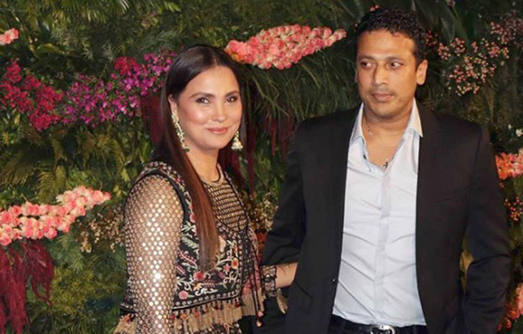 লারা দত্ত : কেলি দরজির সঙ্গে আট বছরের সম্পর্কের পর ২০১১ সালের ২৬ ফেব্রুয়ারি মহেশ ভূপতিকে বিয়ে করেন লারা। এর আগে শ্বেতা জয়শঙ্করের সঙ্গে বিয়ে হয়েছিল মহেশের।