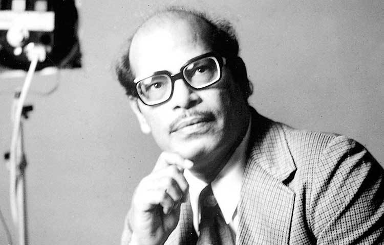 ১০০ বছর আগে ১ মে জন্মেছিলেন কিংবদন্তি শিল্পী মান্না দে। সংগীত জগতে তার অবদান অনস্বীকার্য। ২০১৩ সারে প্রয়াত হয়েছেন তিনি। কিন্তু অনুরাগীদের মনে তার আসন চিরকালীন।