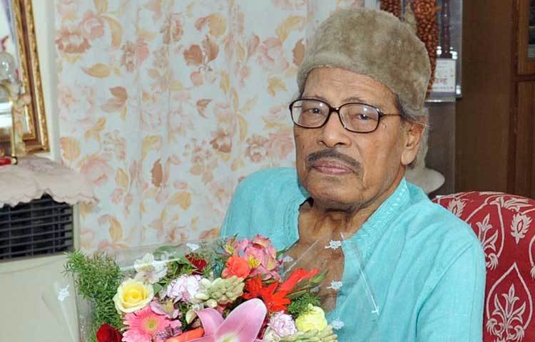 ২০১২ সালে বেঙ্গালুরুর বাড়িতে শিল্পীর জন্মদিন পালন।