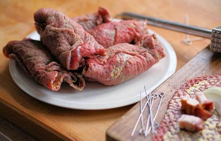 মাংসে কেবল ফ্যাট- অনেকেই মাংস খাওয়ার অপকারিতা বোঝাতে গিয়ে ফ্যাটের উল্লেখ করেন। বলেন, মাংস খাওয়া শরীরের পক্ষে ক্ষতিকর।