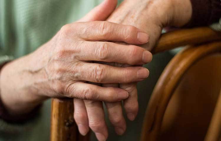 বাতের ব্যথা- বাতের ব্যথায় অনেক চিকিৎসকই রেড মিট খেতে বারণ করেন।