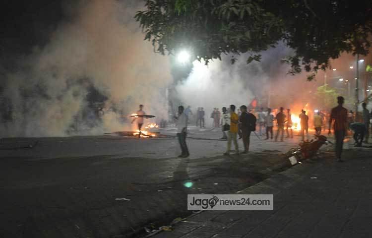 তবুও অনড় আন্দোলনকারীরা। দাবি আদায় করেই তবে ঘরে ফিরবে। ছবি : বিপ্লব দিক্ষিৎ
