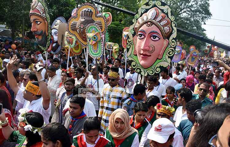 ধর্ম-বর্ণ নির্বিশেষে প্রতিটি মানুষ মিলেছে মঙ্গল শোভাযাত্রায়। ছবি : বিপ্লব দিক্ষিৎ
