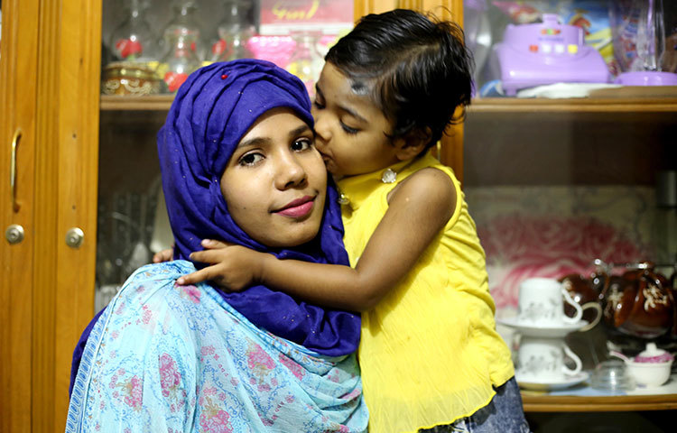 রানা প্লাজার ধ্বংসস্তূপ থেকে বেঁচে যাওয়া রেশমাকে তার মেয়ে আদর করছে। ছবি : মাহবুব আলম