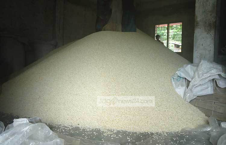 কোনো ধরনের রাসায়নিক ব্যবহার ছাড়াই হাতে ভেজে উৎপাদিত মুড়ি সুস্বাদু হওয়ায় দেশ জুড়ে এর চাহিদা রয়েছে।