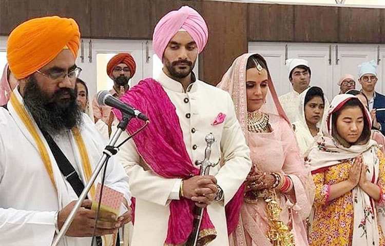 বিয়ের অনুষ্ঠান চলছে।