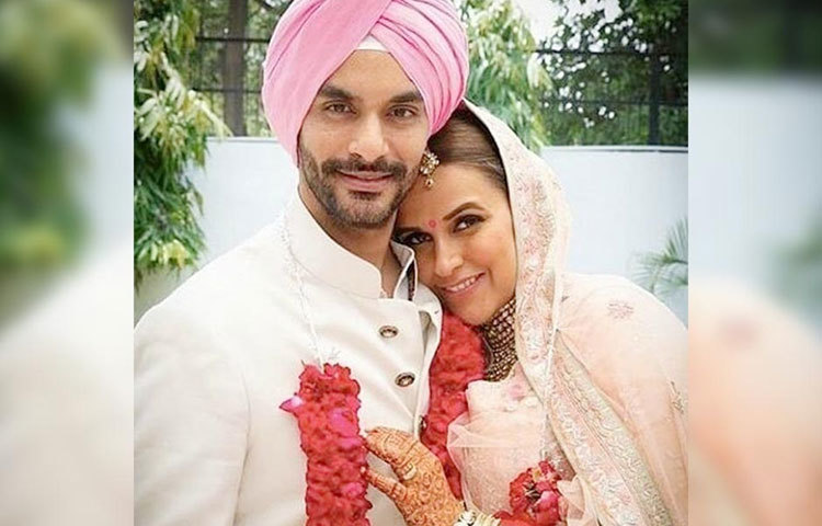 বিয়ের পরে অন্তরঙ্গ মুহূর্তে নেহা-অঙ্গদ।