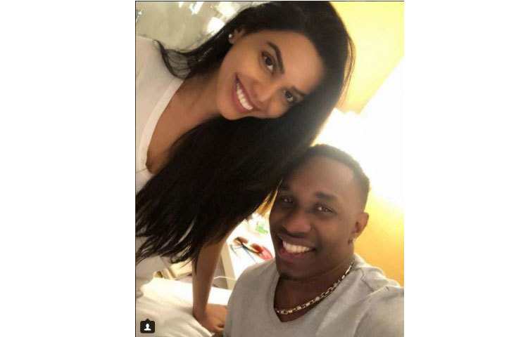 নাতাশা ছবির সঙ্গে লিখেছেন, আমার বন্ধু ব্র্যাভো। তোমায় অনেক শুভেচ্ছা জানাই। চমক দেখাও! দুজনের নাকি গভীর দোস্তিও গড়ে উঠেছে।