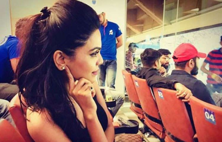 নাতাশাকে আইপিএলের বেশ কয়েকটি ম্যাচে গ্যালারিতে দেখা গিয়েছিল। তিনি ব্র্যাভোকে চিয়ার আপ করছিলেন সেখানে বসে।