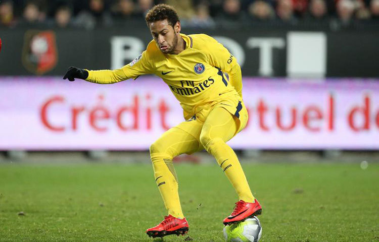 নেইমার দা সিল্ভা স্যান্তোস জুনিয়র, সাধারণত নেইমার নামে তিনি পরিচিত। একজন ব্রাজিলীয় পেশাদার ফুটবলার, যিনি ফরাসি ক্লাব প্যারিস সেইন্ট জার্মেইন এবং ব্রাজিল জাতীয় দলের হয়ে একজন ফরোয়ার্ড হিসেবে খেলেন। তিনি ১৯৯২ সালের ৫ ফেব্রুয়ারি জন্মগ্রহণ করেন।