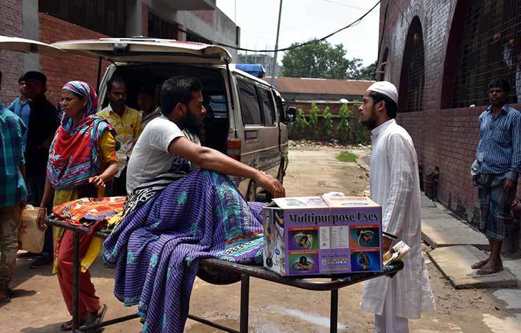 বাংলাদেশে প্রতি বছর অসংখ্য মানুষ বিভিন্ন দুর্ঘটনার শিকার হয়ে হাত-পা ভাঙ্গে ও পঙ্গুত্ব বরণ করে। এসব রোগীদের চিকিৎসা সেবা প্রদান ও পুনর্বাসনের লক্ষ্যে ১৯৭২ সালে সরকারিভাবে জাতীয় অর্থোপেডিক হাসপাতাল ও পুনর্বাসন কেন্দ্র প্রতিষ্ঠিত হয়। ছবি : বিপ্লব দিক্ষিৎ