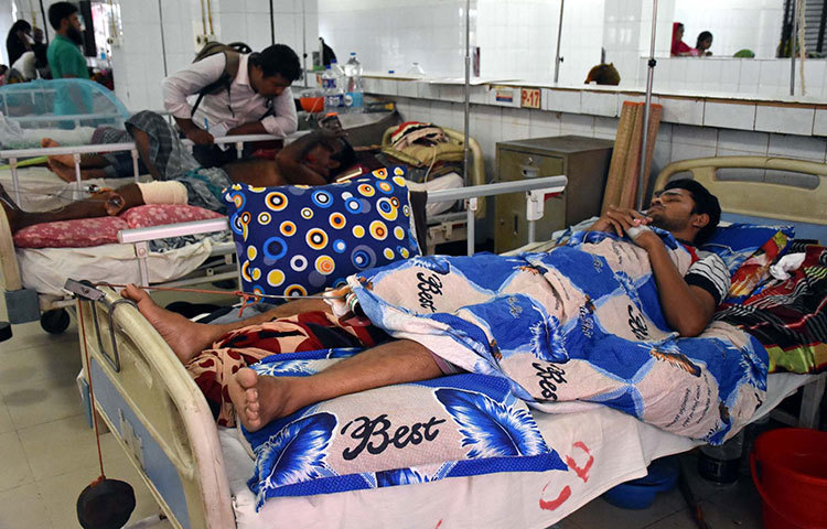 প্রতিদিন দেশের নানা প্রান্ত থেকে এখানে চিকিৎসা নিতে আসেন অনেক রোগী। ছবি : বিপ্লব দিক্ষিৎ