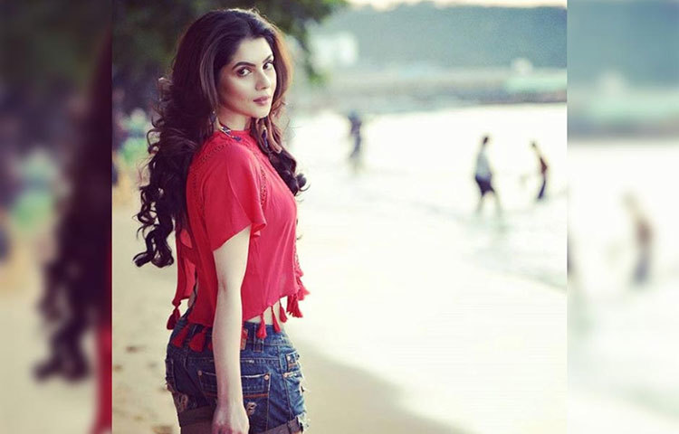 ছবির শুটিং থেকে একটু সময় পেলেই ঘুরতে বেরিয়ে পড়েন টালিগঞ্জের নায়িকা পায়েল সরকার।