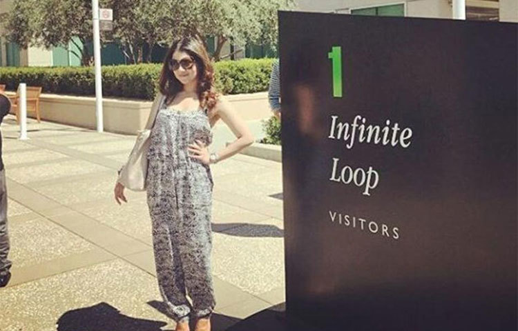 ভারতের উত্তরবঙ্গে শুটিংয়ের ফাঁকে।